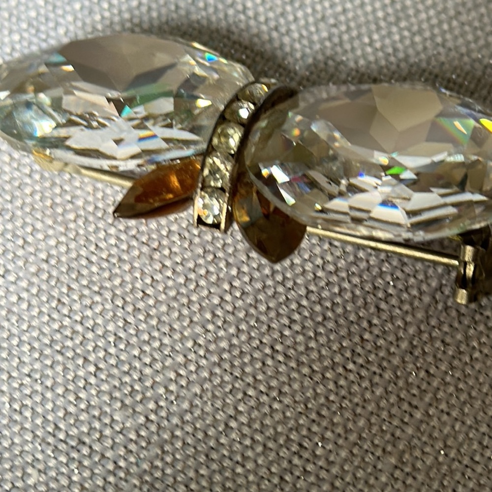 Vintage crystal butterfly pin. Signed joni - Picture 3 of 8
